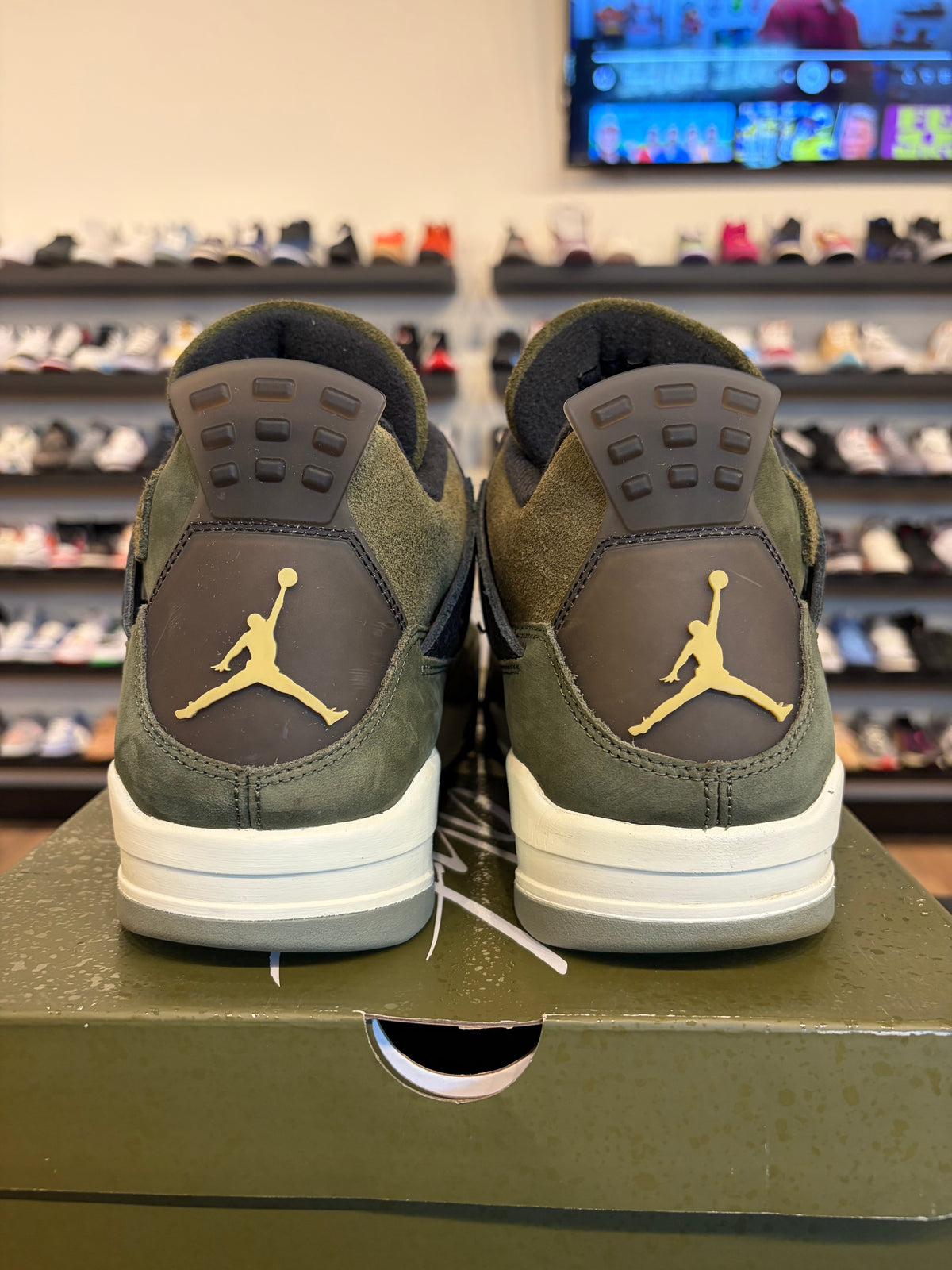 Jordan 4 Craft Olive Size 12 Pre-Owned