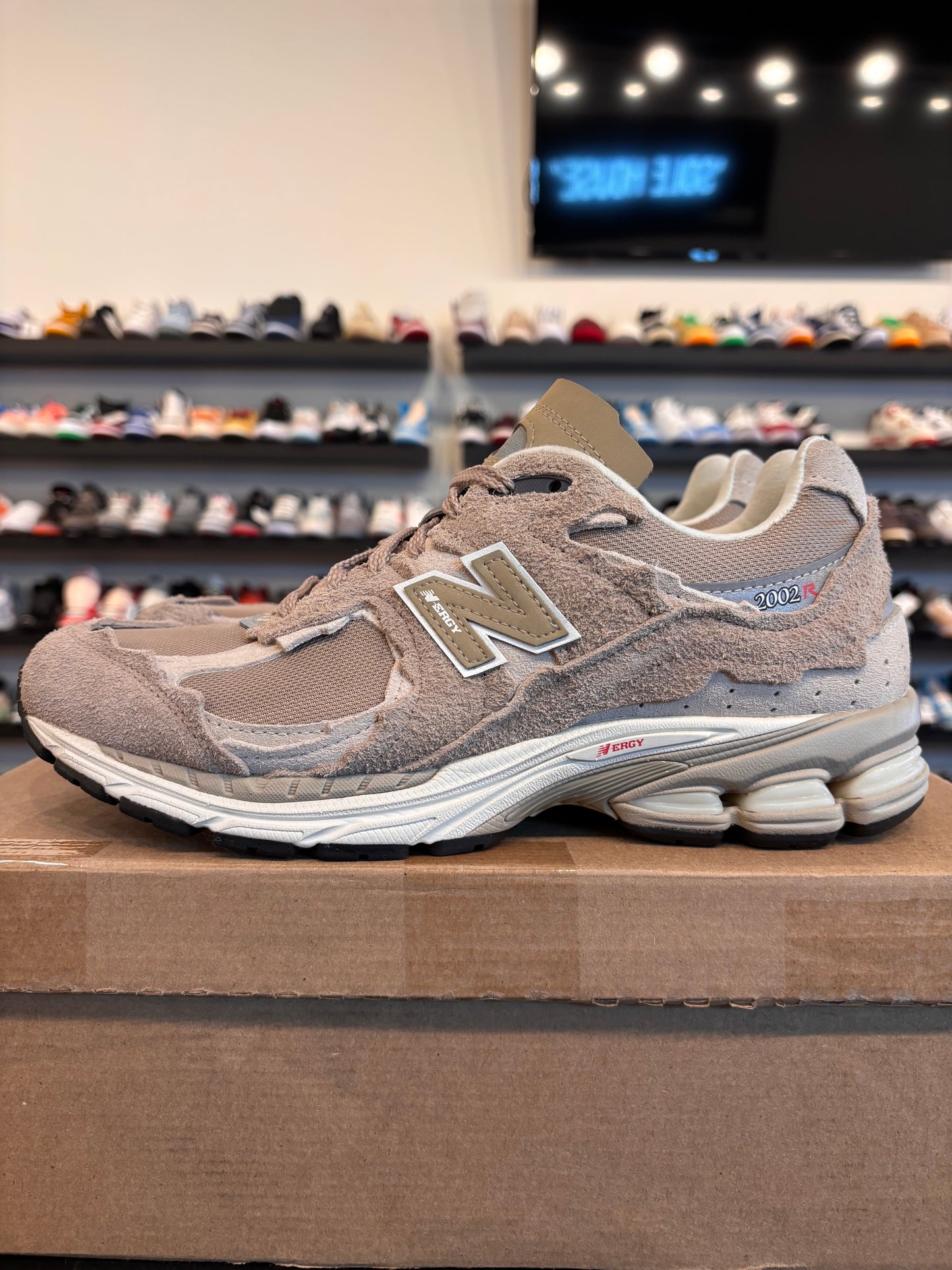 New Balance 2002R Protection Pack Grey Sand Size 9.5 Pre-Owned (No Box)
