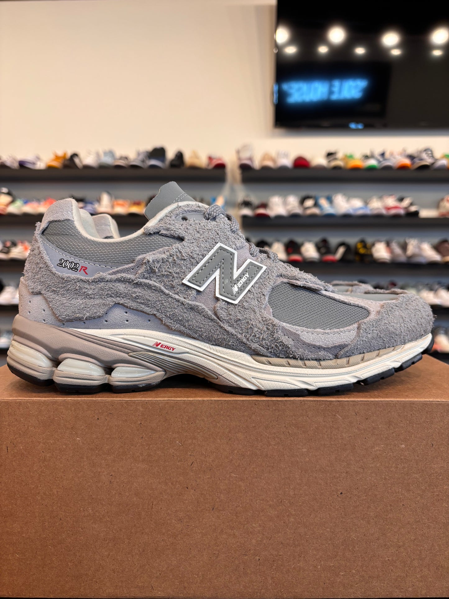 New Balance 2002R Protection Pack Grey Size 9.5 Pre-Owned (No Box)