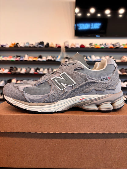 New Balance 2002R Protection Pack Grey Size 9.5 Pre-Owned (No Box)