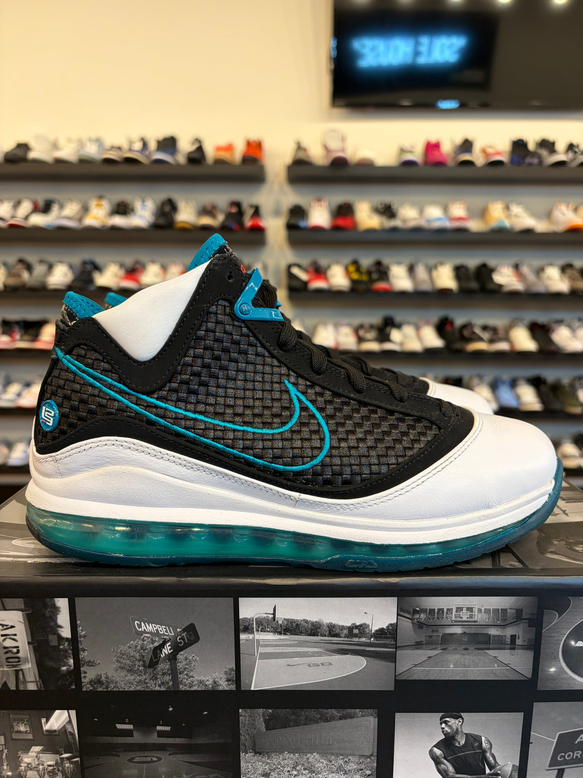 Nike Lebron 7 NFW Red Carpet Size 8 Pre-Owned