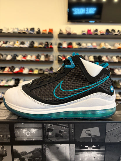 Nike Lebron 7 NFW Red Carpet Size 8 Pre-Owned