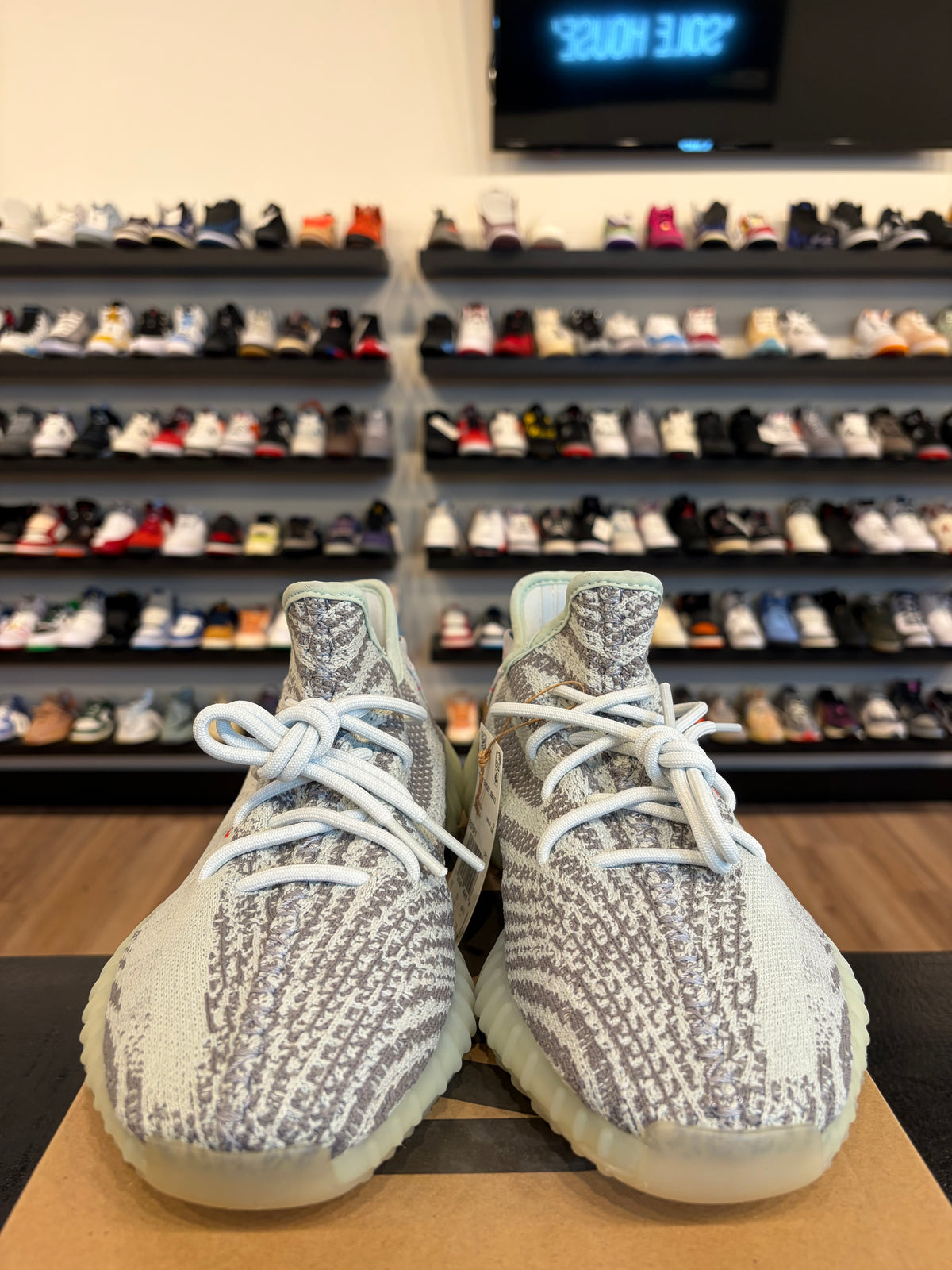 Yeezy 350 V2 Blue Tint Size 10.5 Brand New