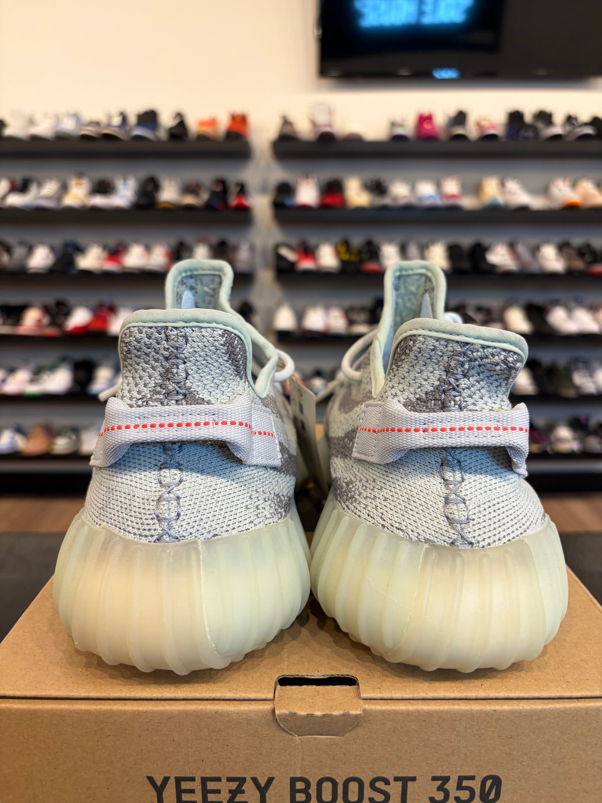 Yeezy 350 V2 Blue Tint Size 10.5 Brand New