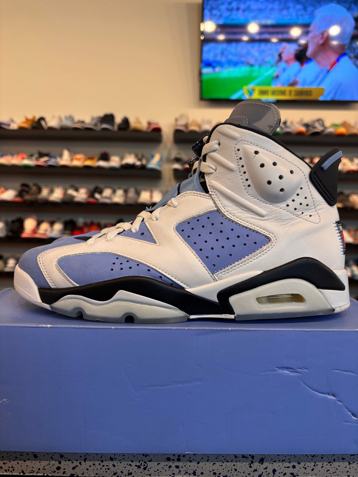 Jordan 6 UNC Size 10 Pre-Owned
