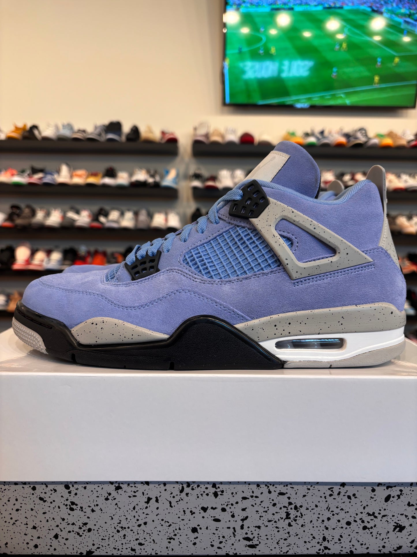 Jordan 4 University Blue Size 11 Pre-Owned