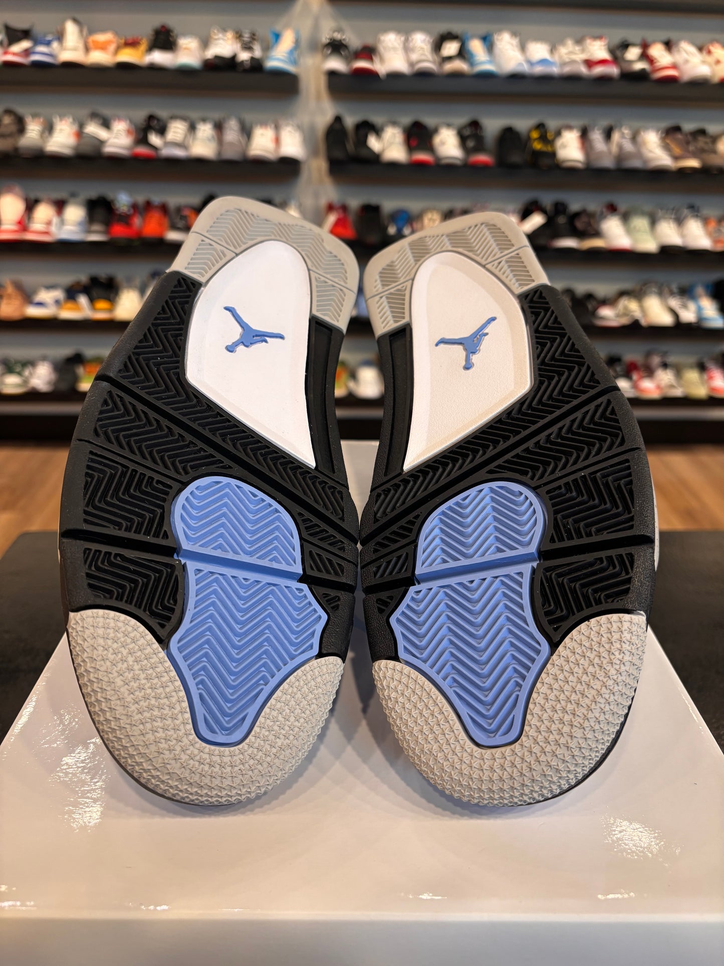 Jordan 4 University Blue Size 11 Pre-Owned