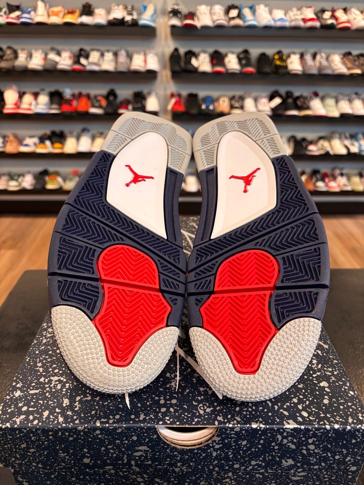 Jordan 4 Midnight Navy Size 9.5 Pre-Owned