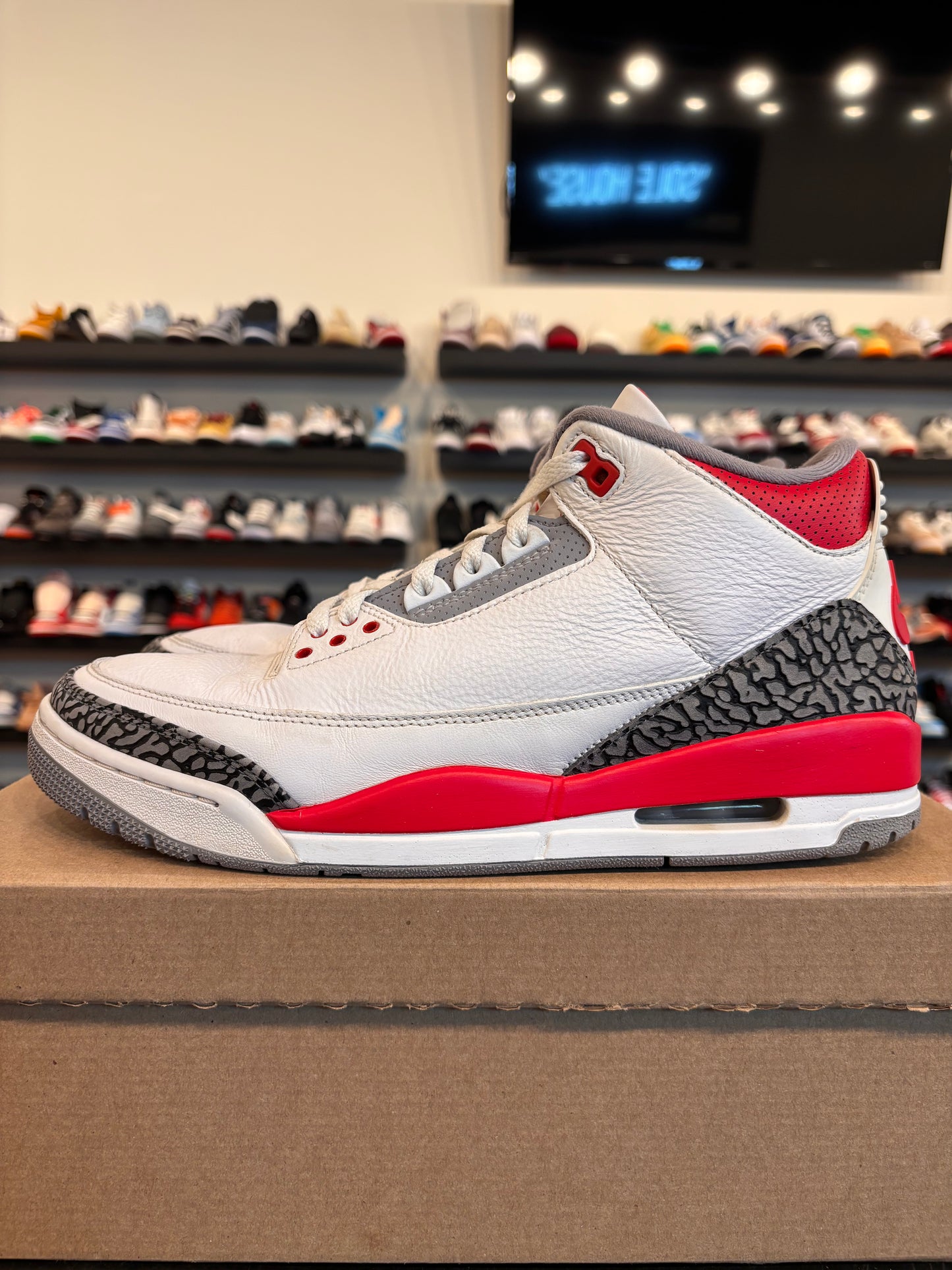 Jordan 3 Fire Red 2022 Size 11 Pre-Owned (No Box)