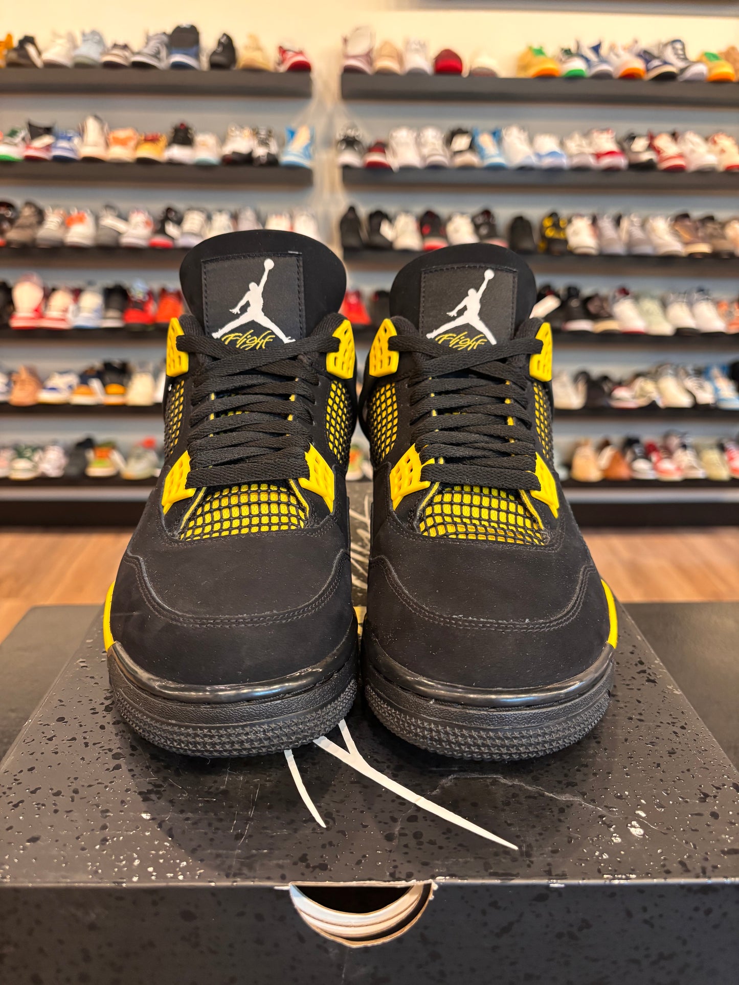 Jordan 4 Yellow Thunder Size 9.5 Pre-Owned