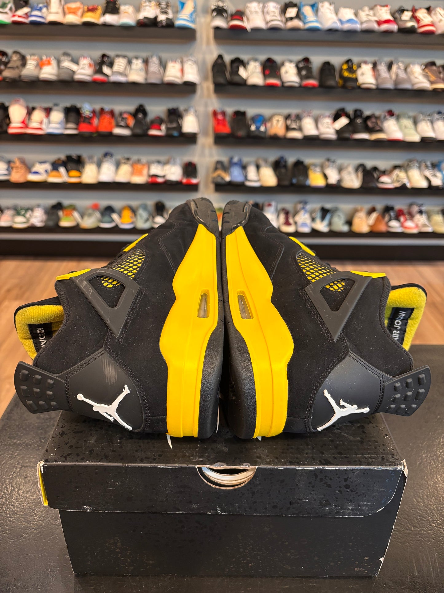 Jordan 4 Yellow Thunder Size 9.5 Pre-Owned