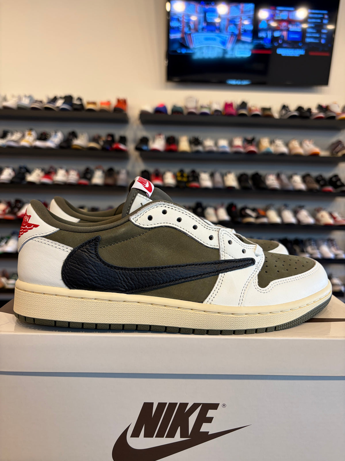 Jordan 1 Low Travis Scott Medium Olive Size 9 Brand New