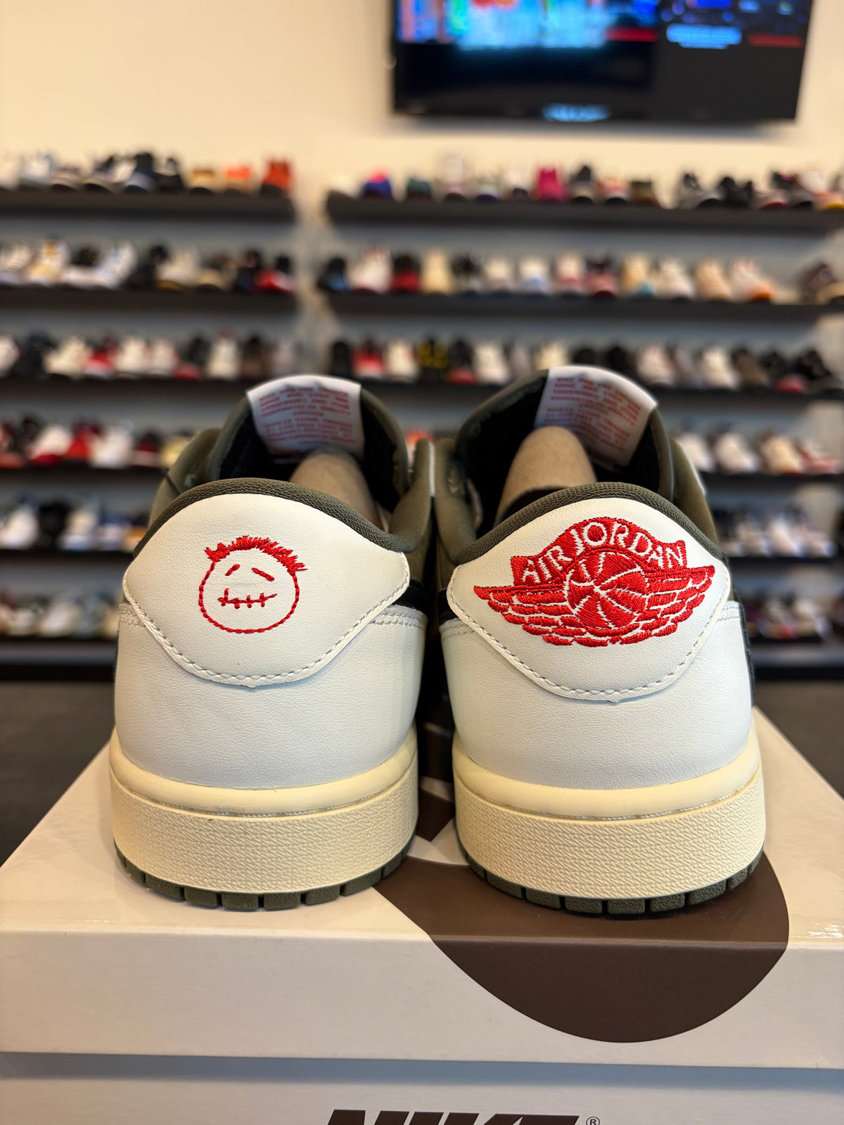 Jordan 1 Low Travis Scott Medium Olive Size 9 Brand New
