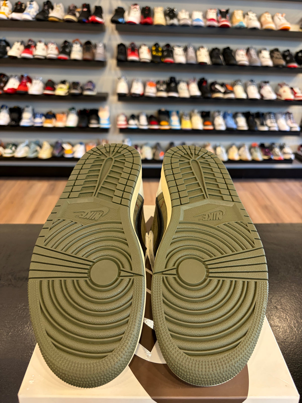 Jordan 1 Low Travis Scott Medium Olive Size 9 Brand New
