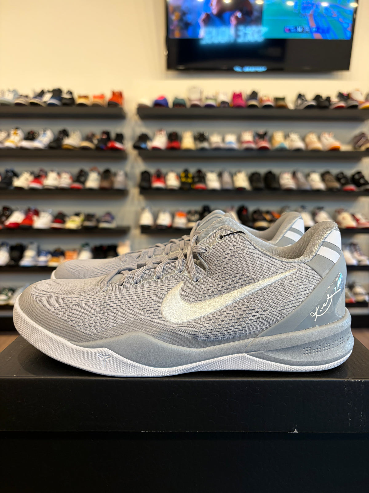 Nike Kobe 8 Protro Wolf Grey Size 7Y (8.5W) Brand New