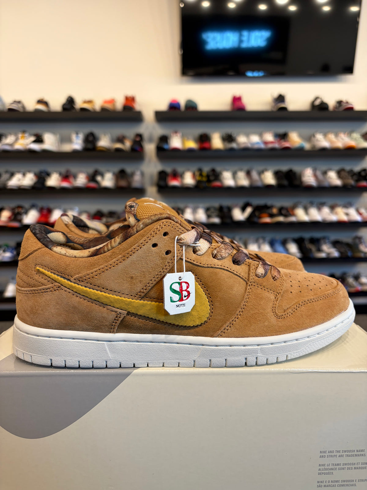 Nike SB Dunk Low Note Brew and Biscuits Size 8.5 Brand New