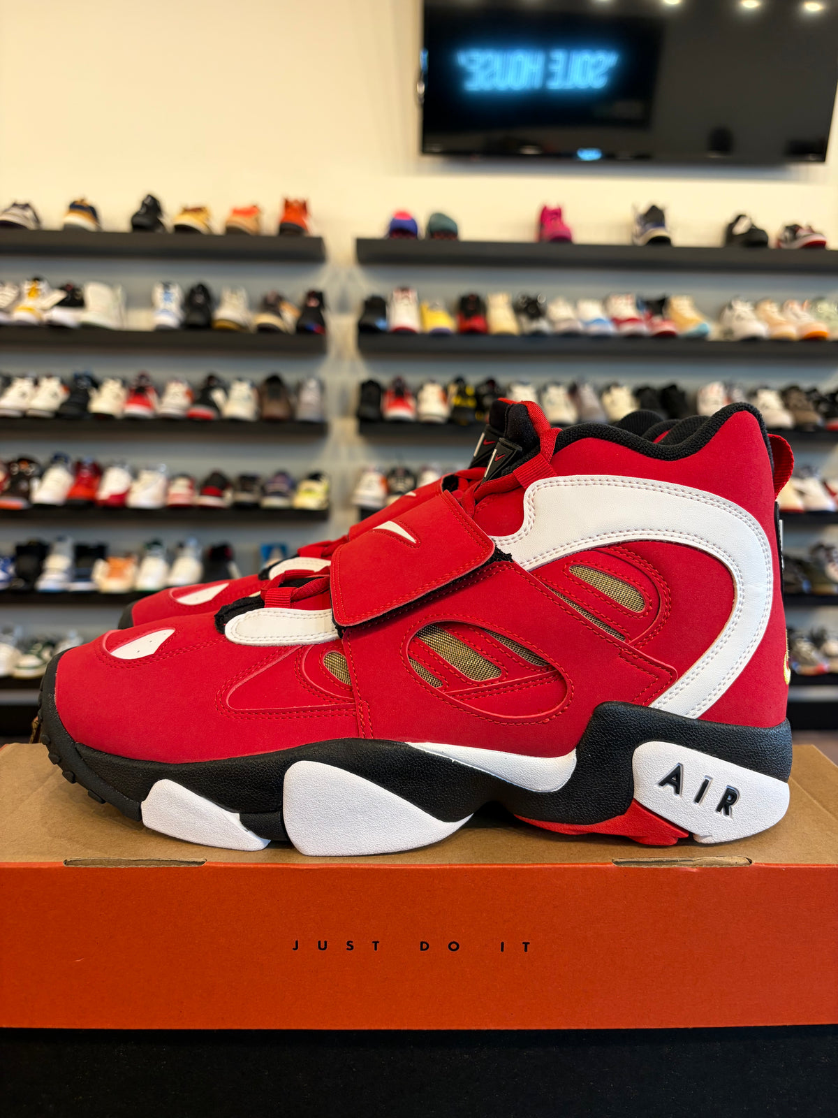 Nike Diamond Turf Red Gold Size 12 Brand New
