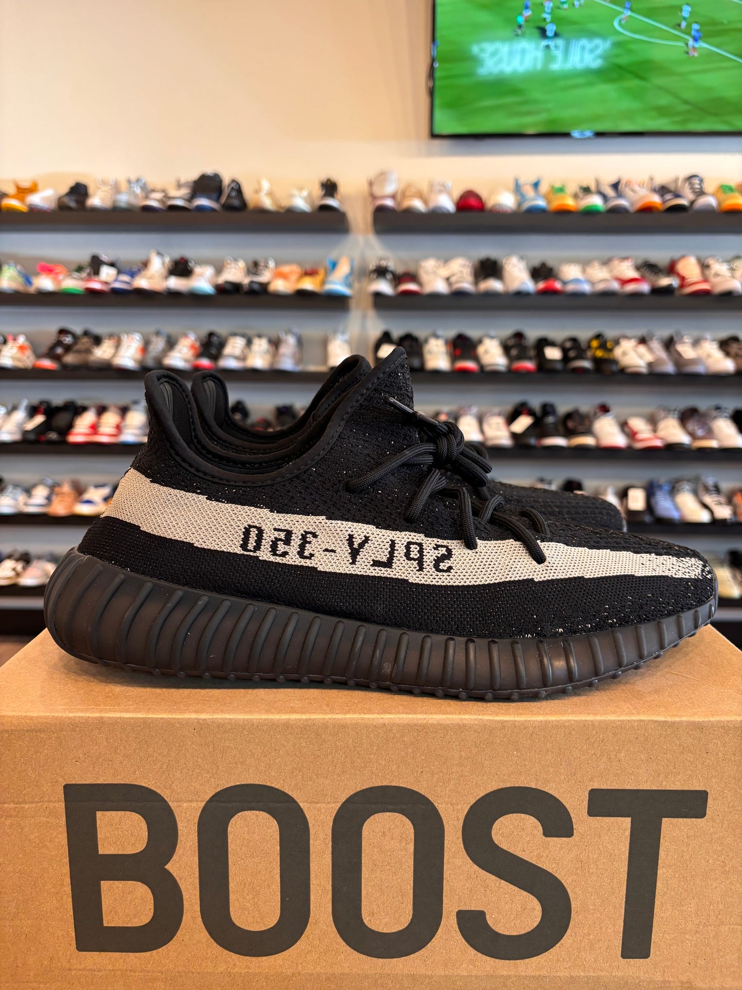 Yeezy 350 V2 Oreo Size 13 Pre-Owned