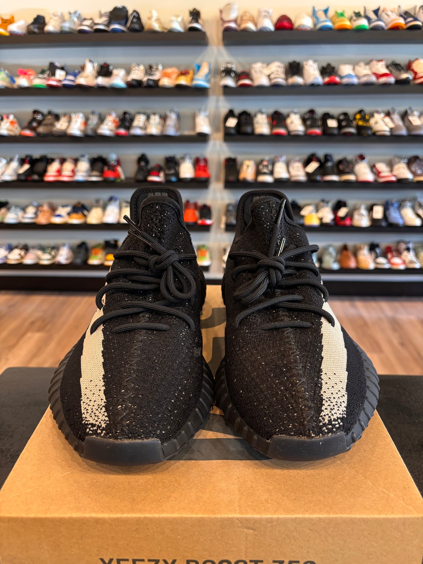Yeezy 350 V2 Oreo Size 13 Pre-Owned
