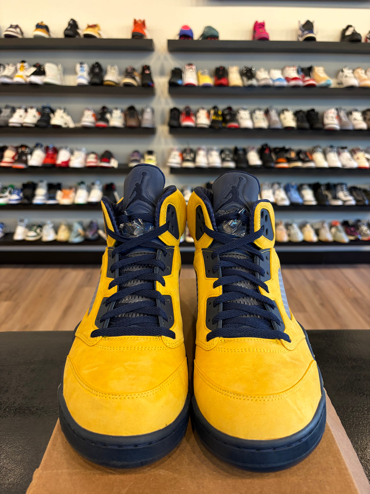 Jordan 5 Michigan Size 13 Pre-Owned (No Box)