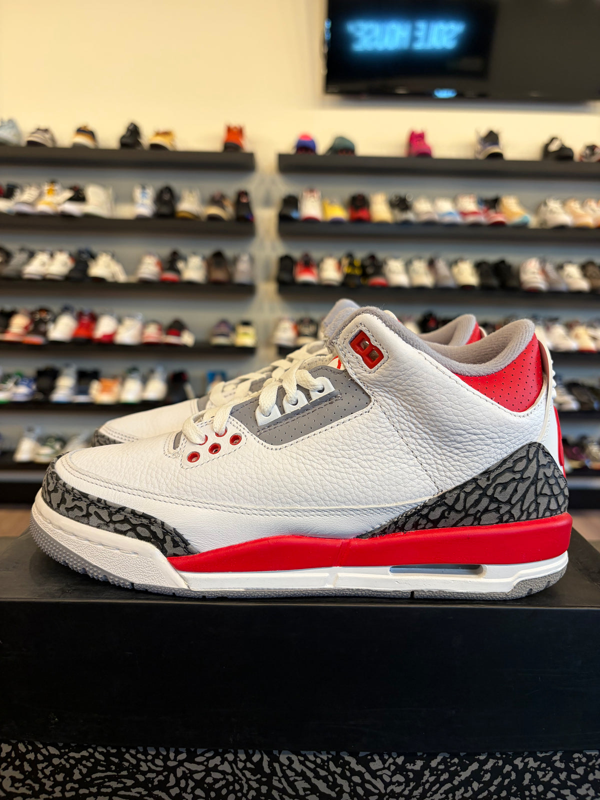 Jordan 3 Fire Red 2022 Size 7Y (8.5W) Brand New