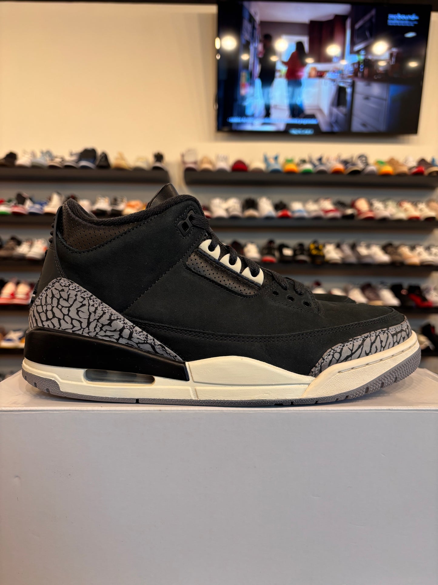 Jordan 3 Off Noir Size 9.5 (11W) Pre-Owned