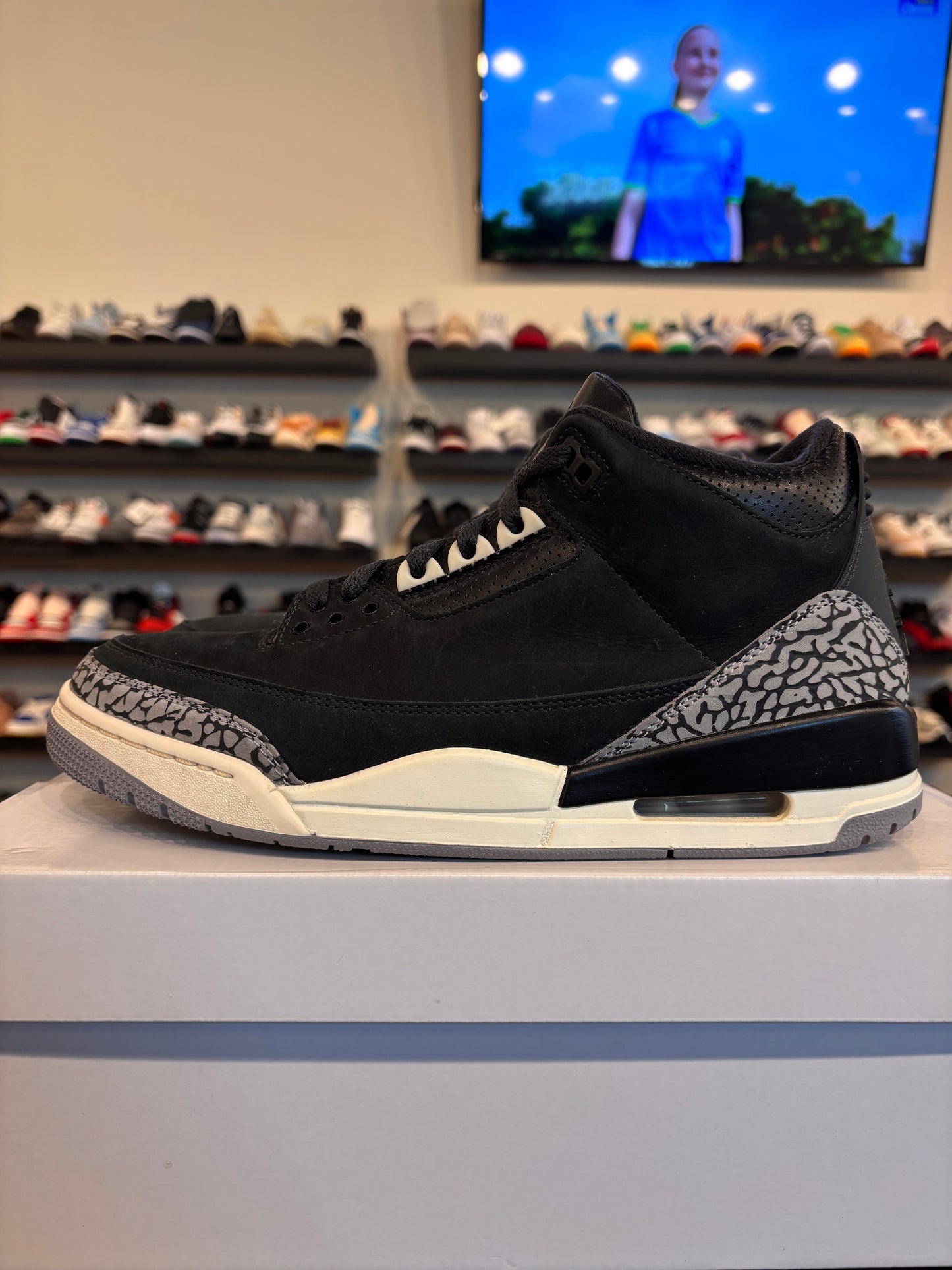 Jordan 3 Off Noir Size 9.5 (11W) Pre-Owned