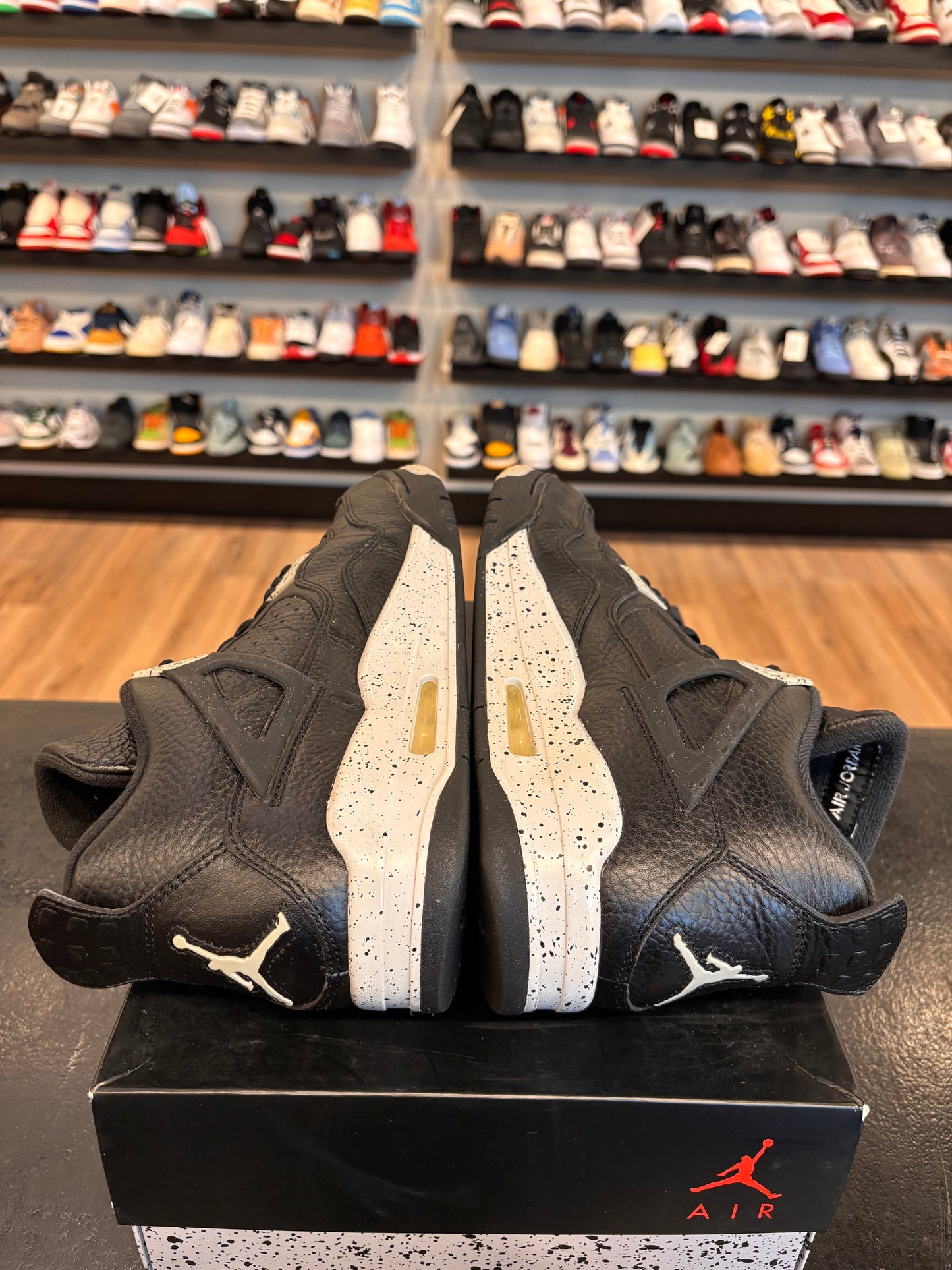 Jordan 4 Oreo 2015 Size 10 Pre-Owned