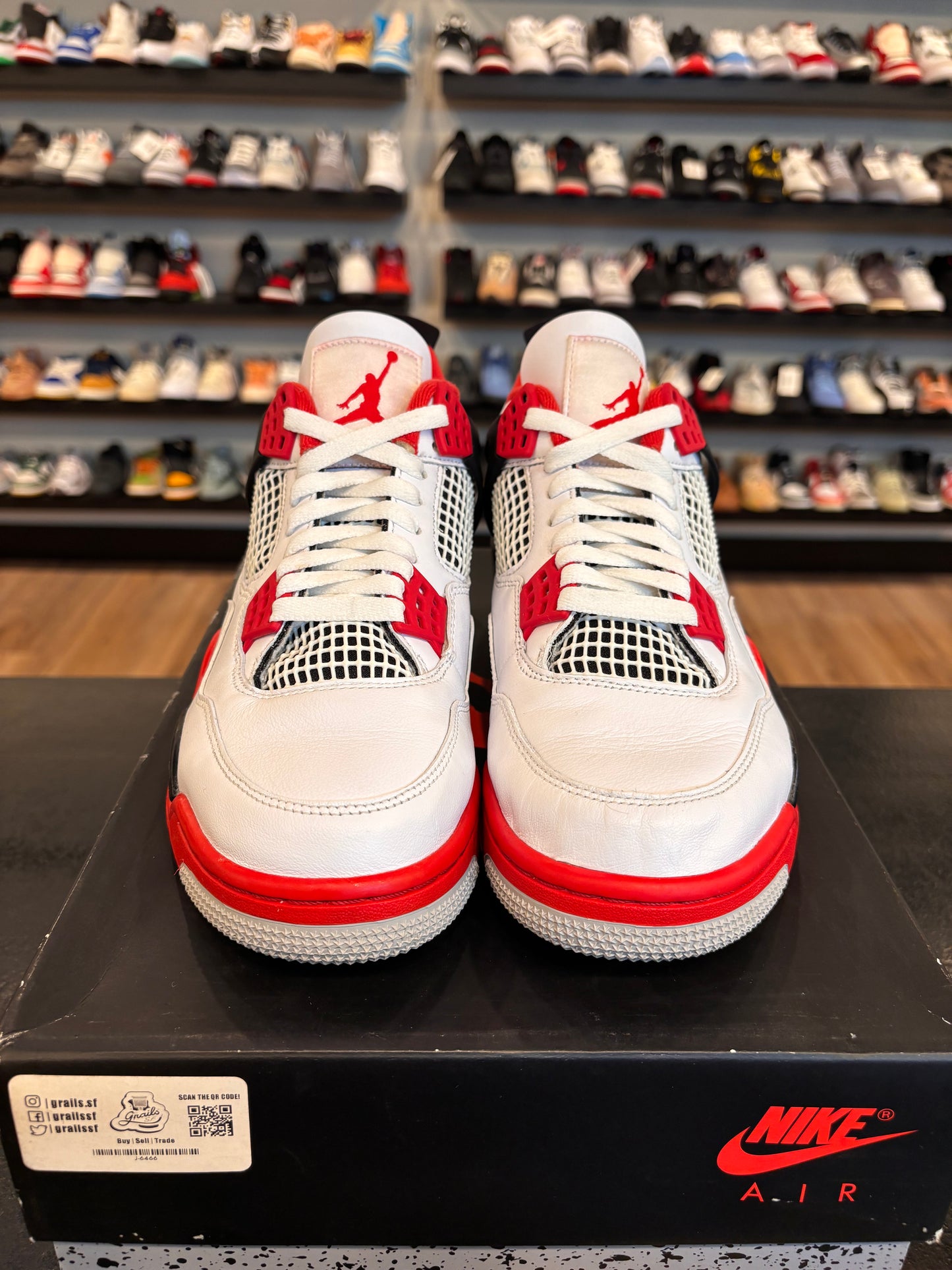 Jordan 4 Fire Red 2020 Size 8.5 Pre-Owned