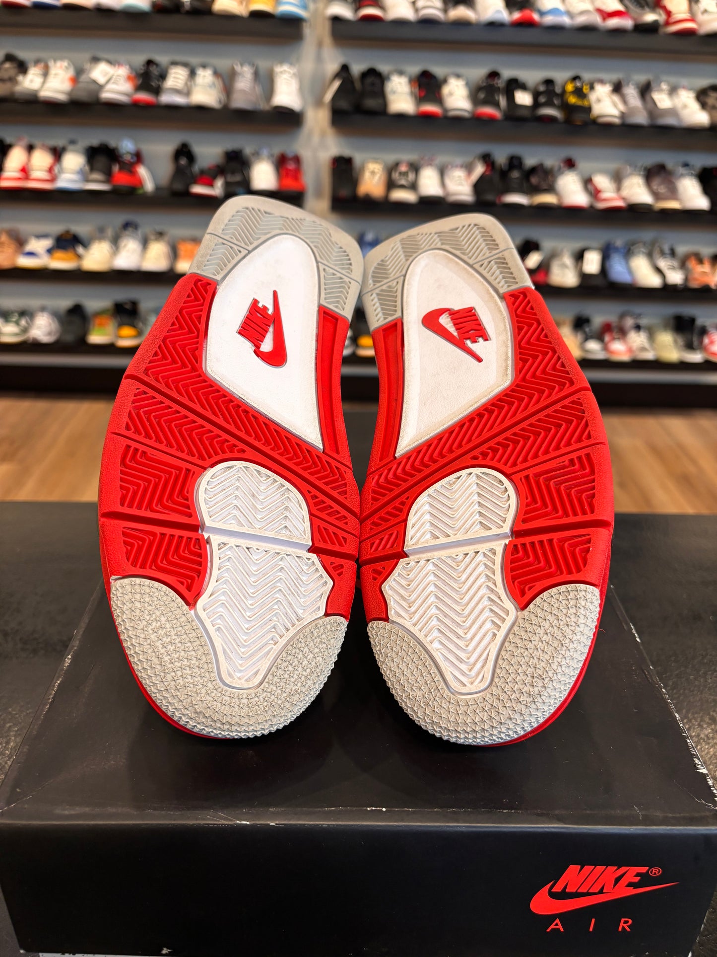 Jordan 4 Fire Red 2020 Size 8.5 Pre-Owned