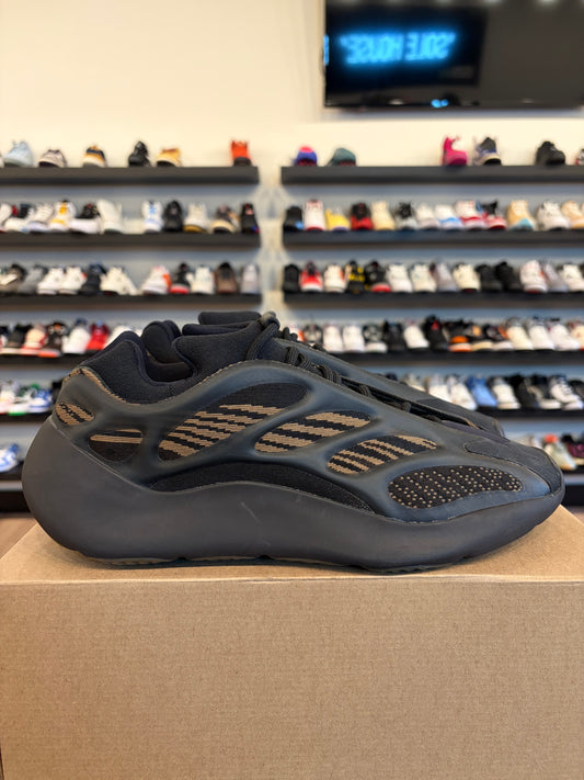 Yeezy 700 V3 Clay Brown Size 13 Pre-Owned (No Box)