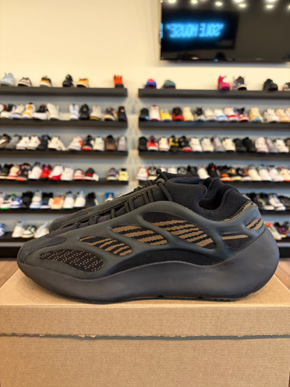 Yeezy 700 V3 Clay Brown Size 13 Pre-Owned (No Box)