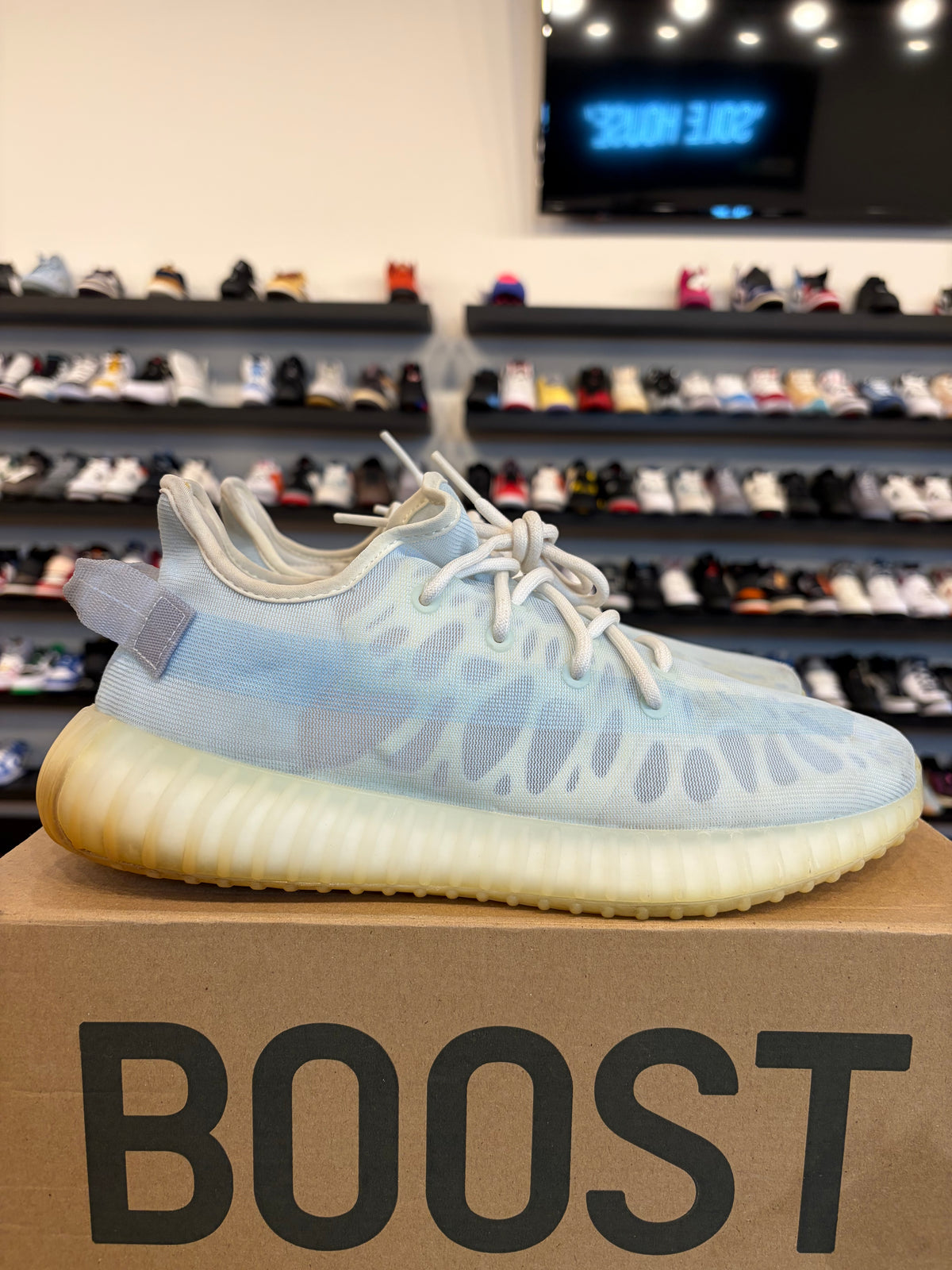 Yeezy 350 V2 Mono Ice Size 10 Pre-Owned