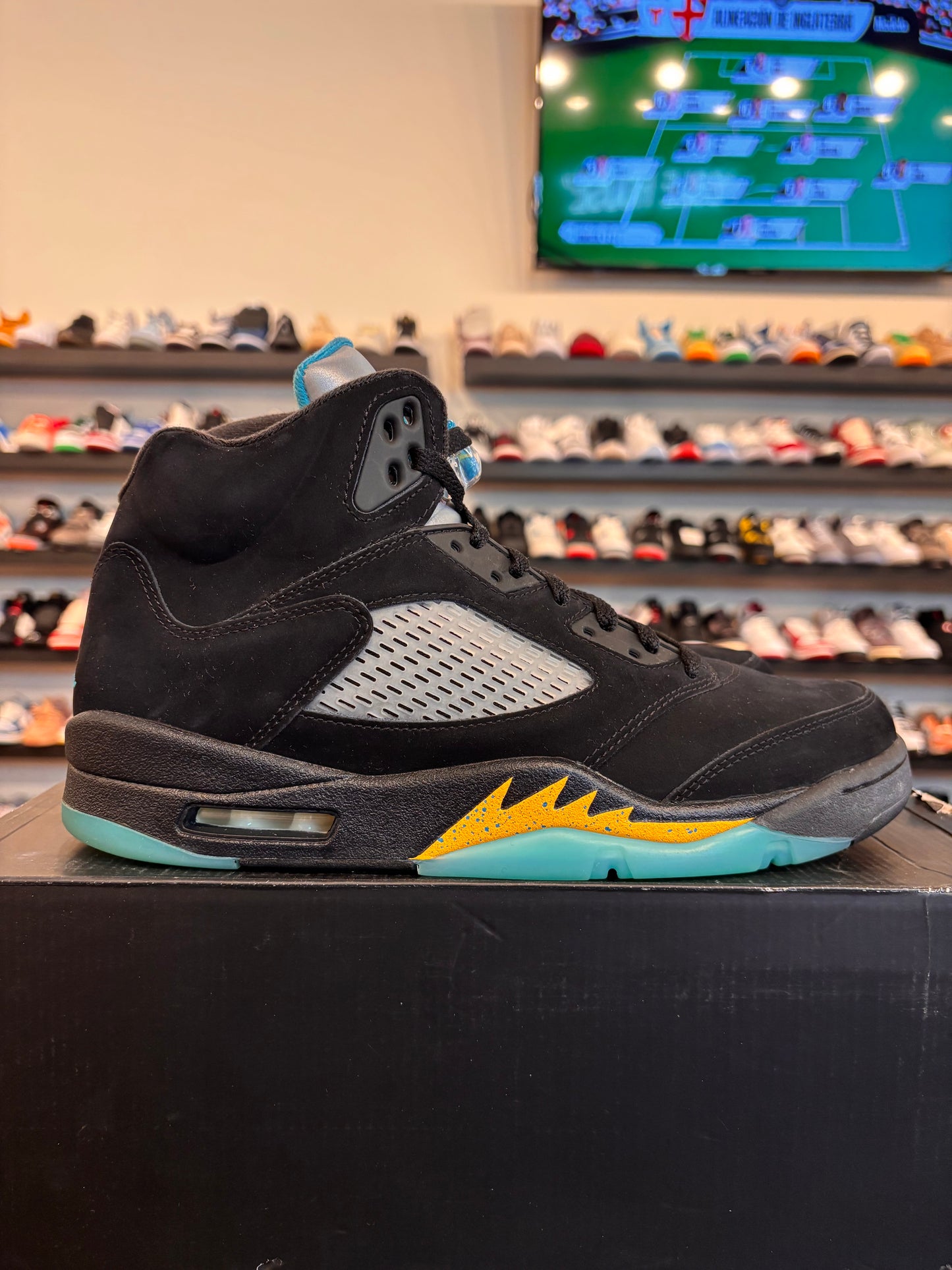 Jordan 5 Aqua Size 10 Pre-Owned