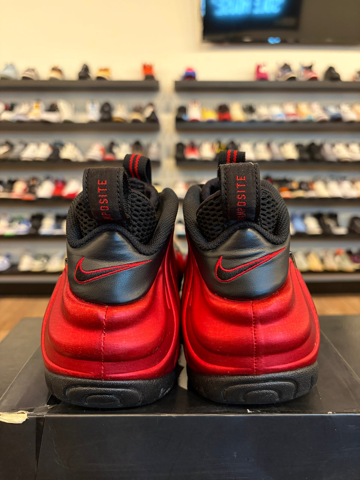 Nike Foamposite University Red Size 9 Pre-Owned