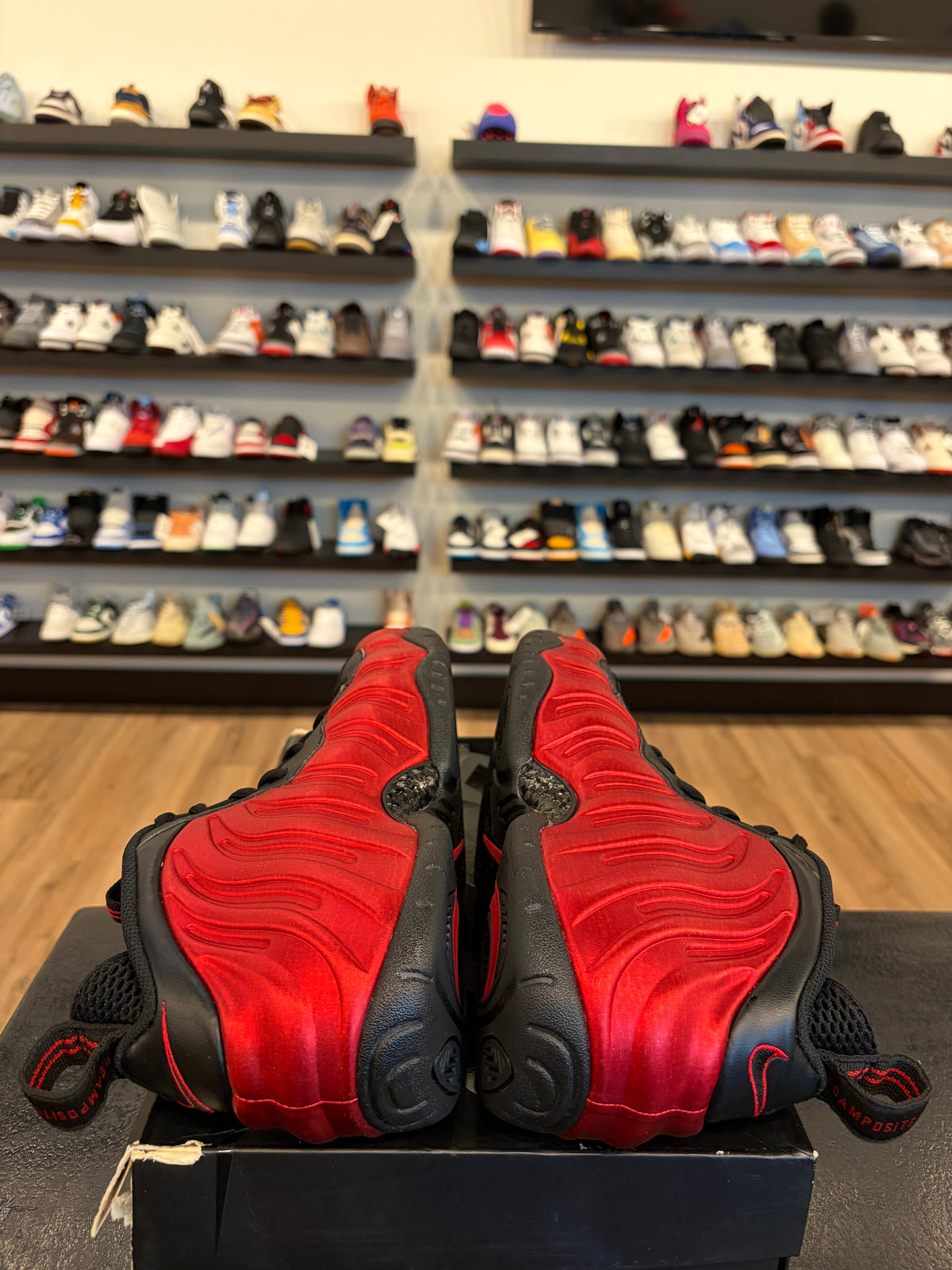Nike Foamposite University Red Size 9 Pre-Owned