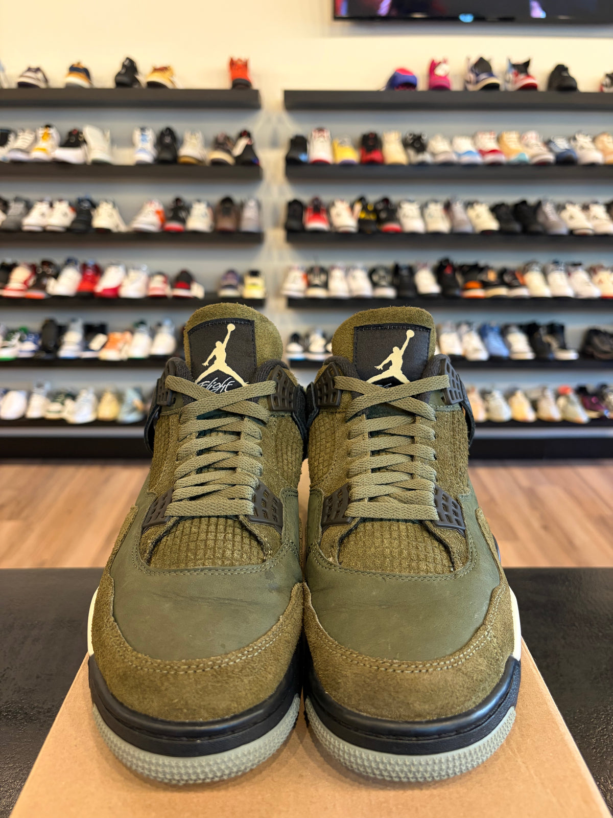 Jordan 4 Craft Olive Size 10.5 Pre-Owned (No Box)