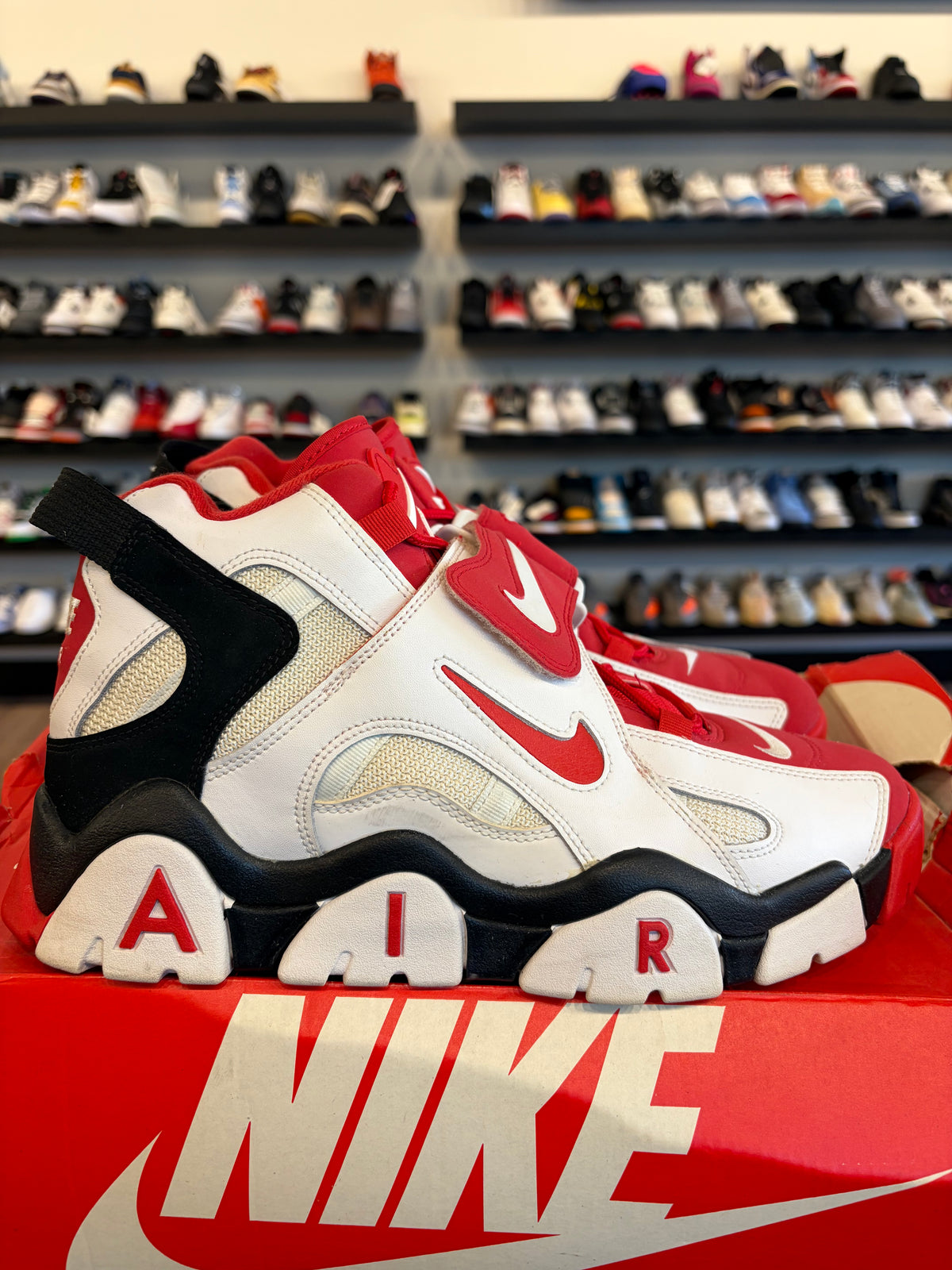 Nike Air Barrage Mid Red Size 10.5 Pre-Owned