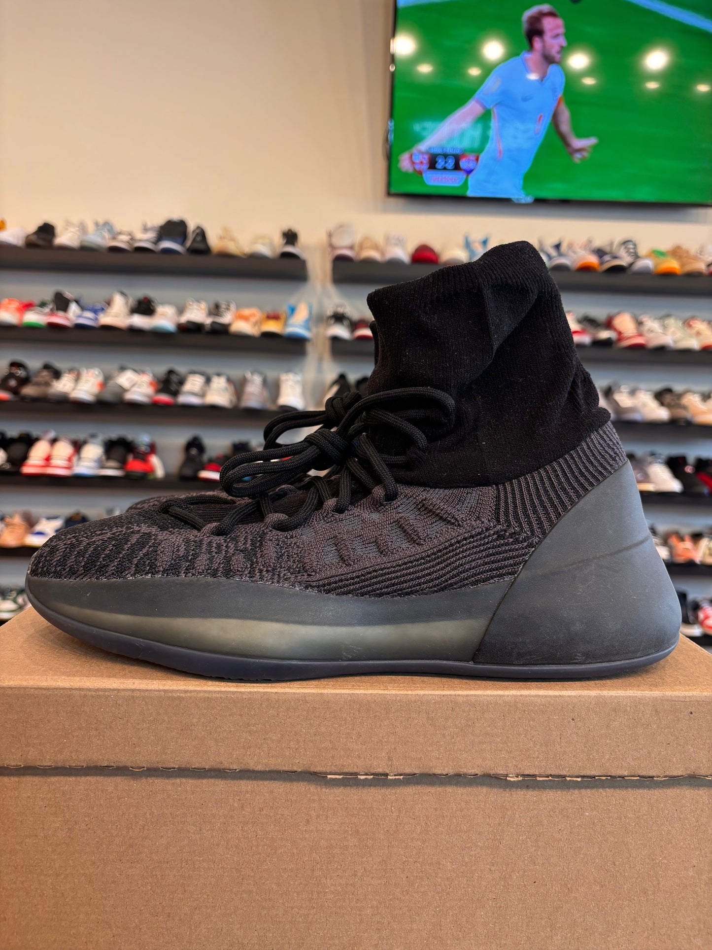 Yeezy 350 Knit Black Size 10 Pre-Owned (No Box)