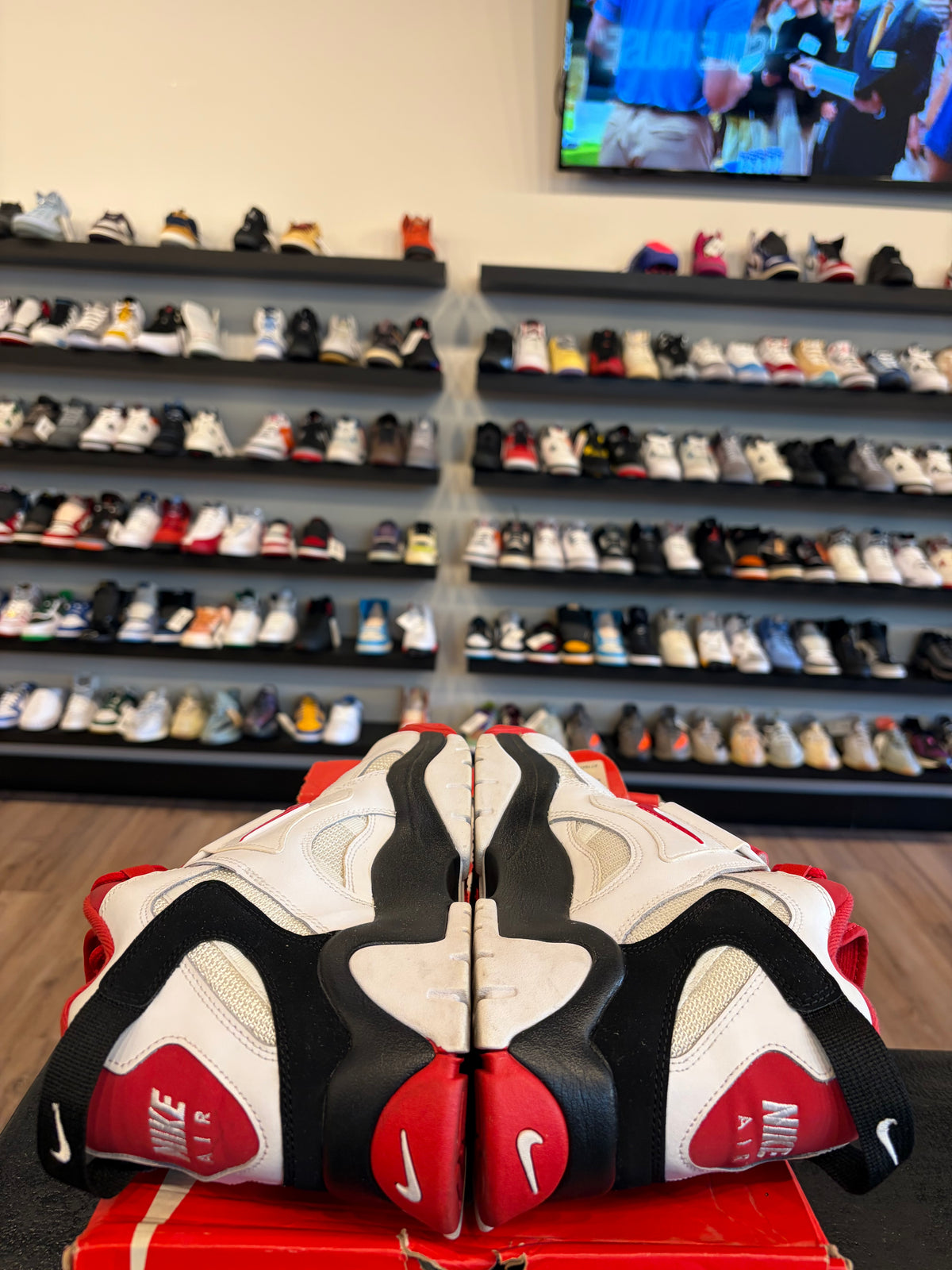 Nike Air Barrage Mid Red Size 10.5 Pre-Owned
