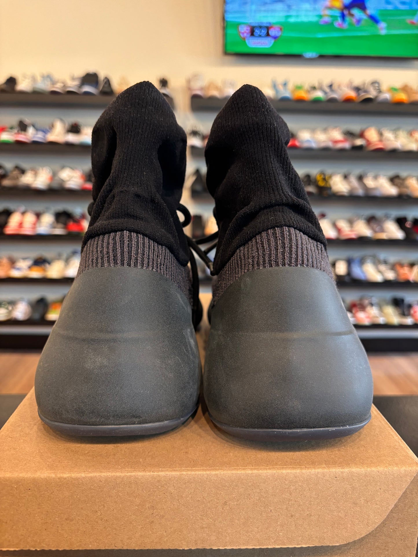 Yeezy 350 Knit Black Size 10 Pre-Owned (No Box)