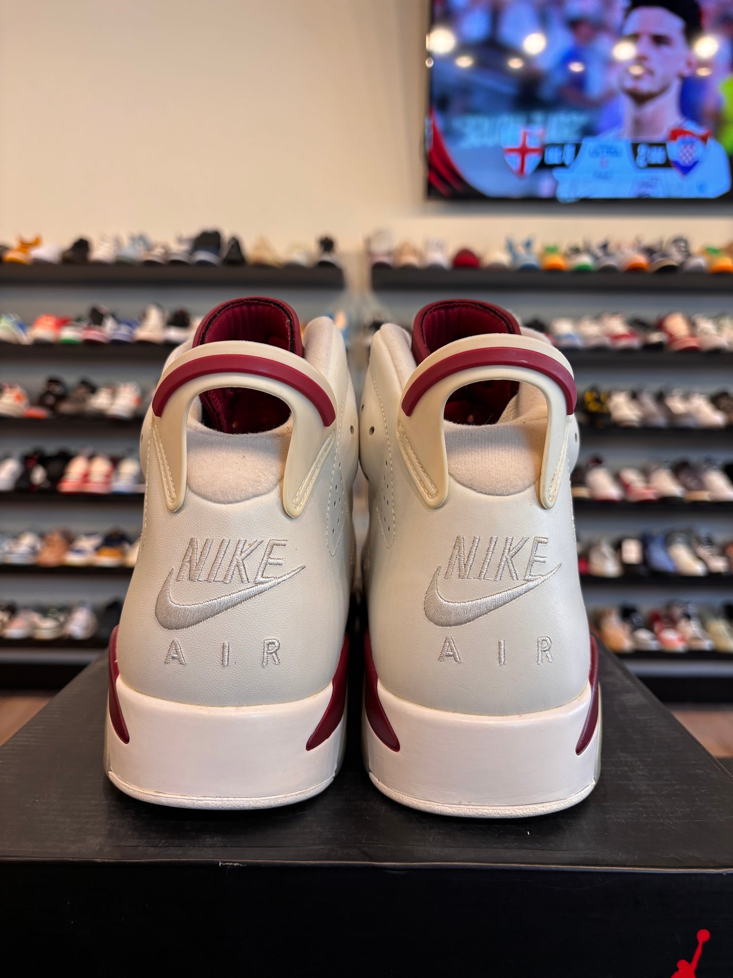 Jordan 6 Maroon Size 14 Pre-Owned