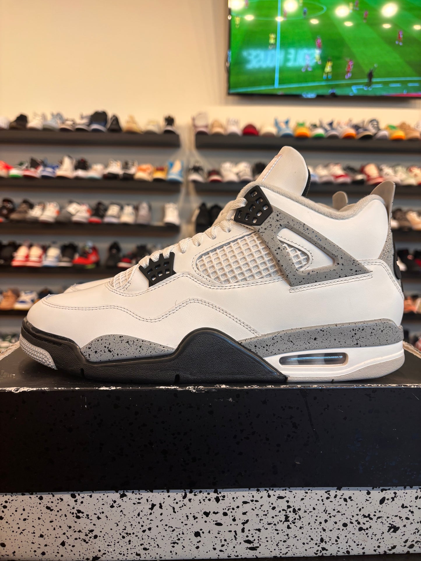 Jordan 4 White Cement Size 11 Pre-Owned