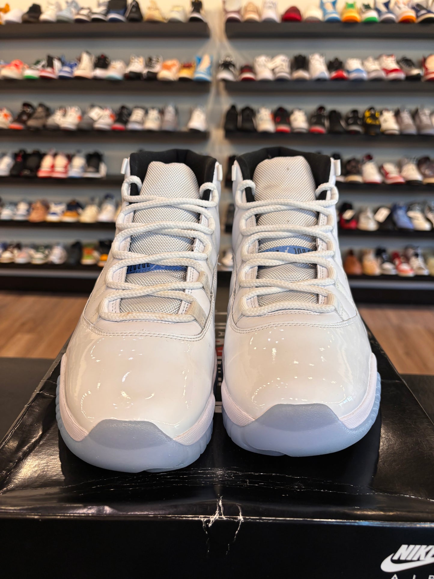 Jordan 11 Legend Blue Size 11.5 Pre-Owned