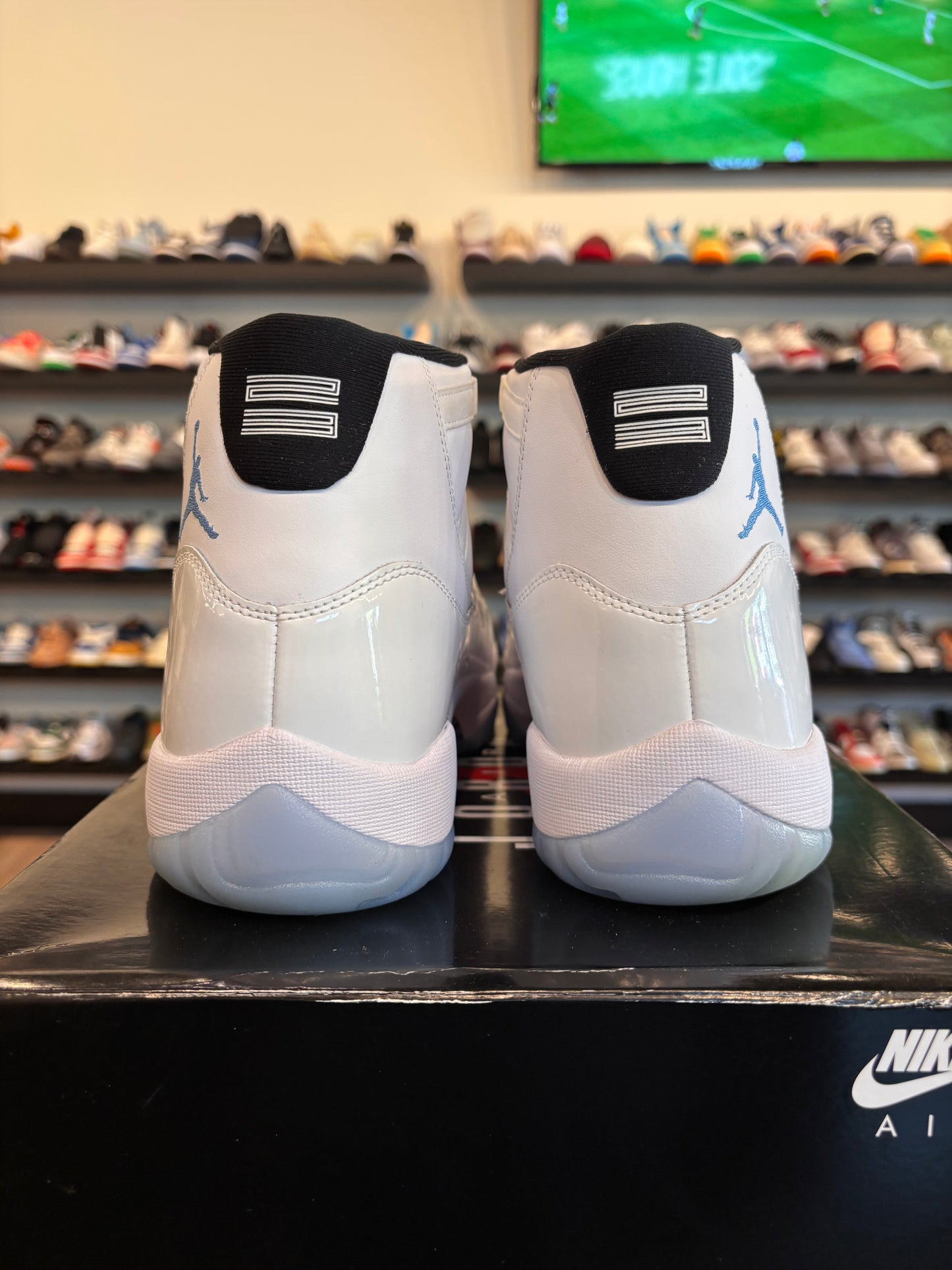 Jordan 11 Legend Blue Size 11.5 Pre-Owned