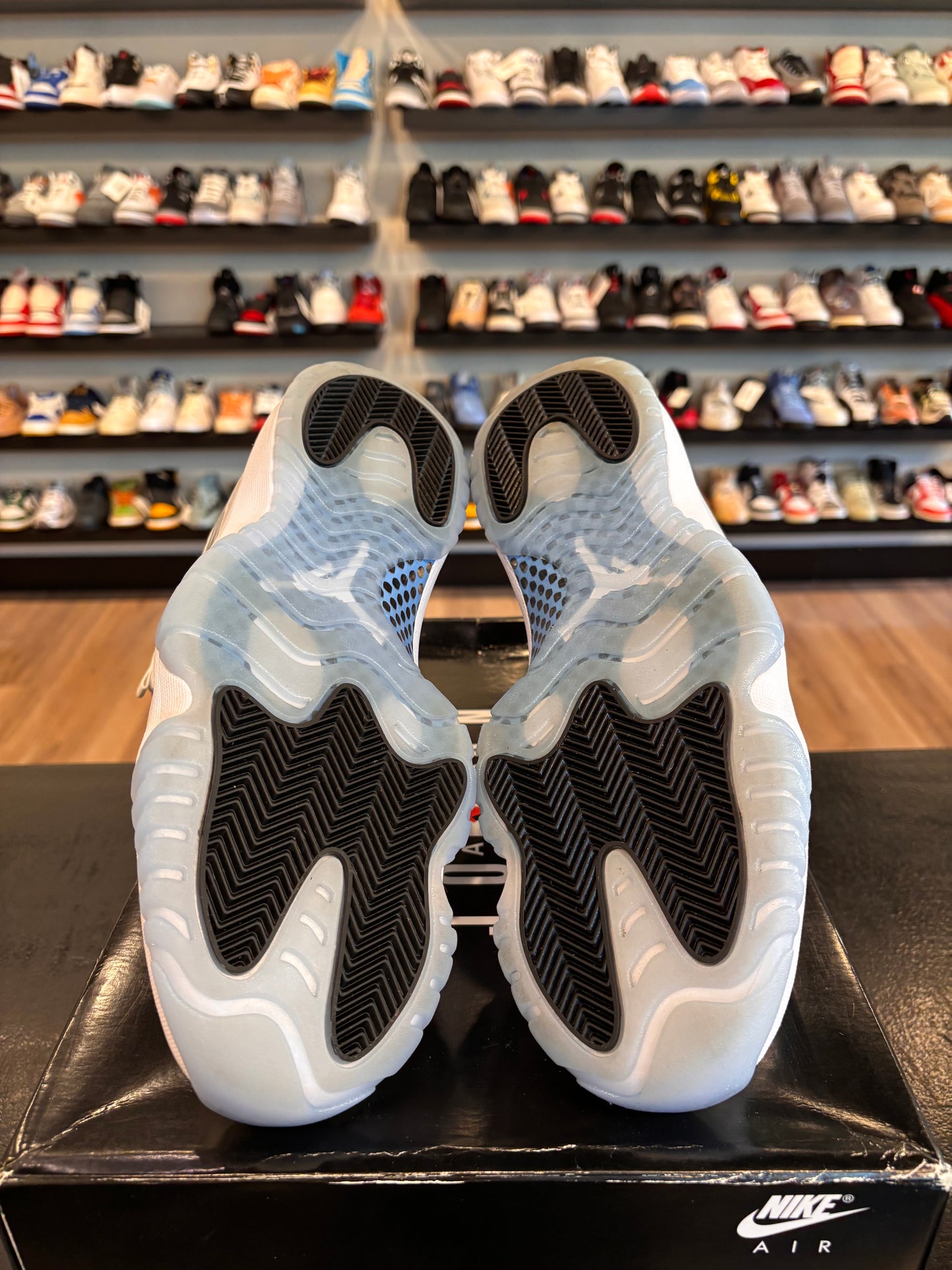 Jordan 11 Legend Blue Size 11.5 Pre-Owned