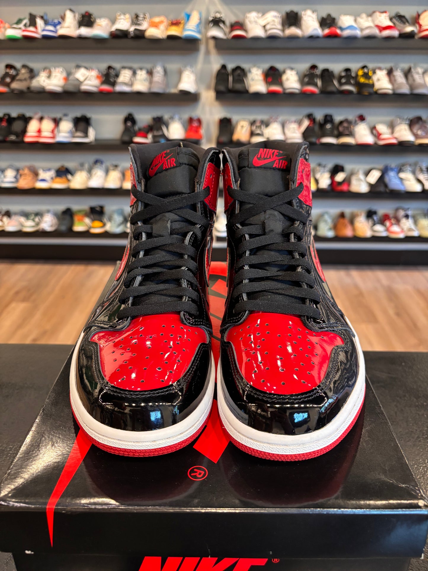 Jordan 11 Patent Bred Size 11 Pre-Owned