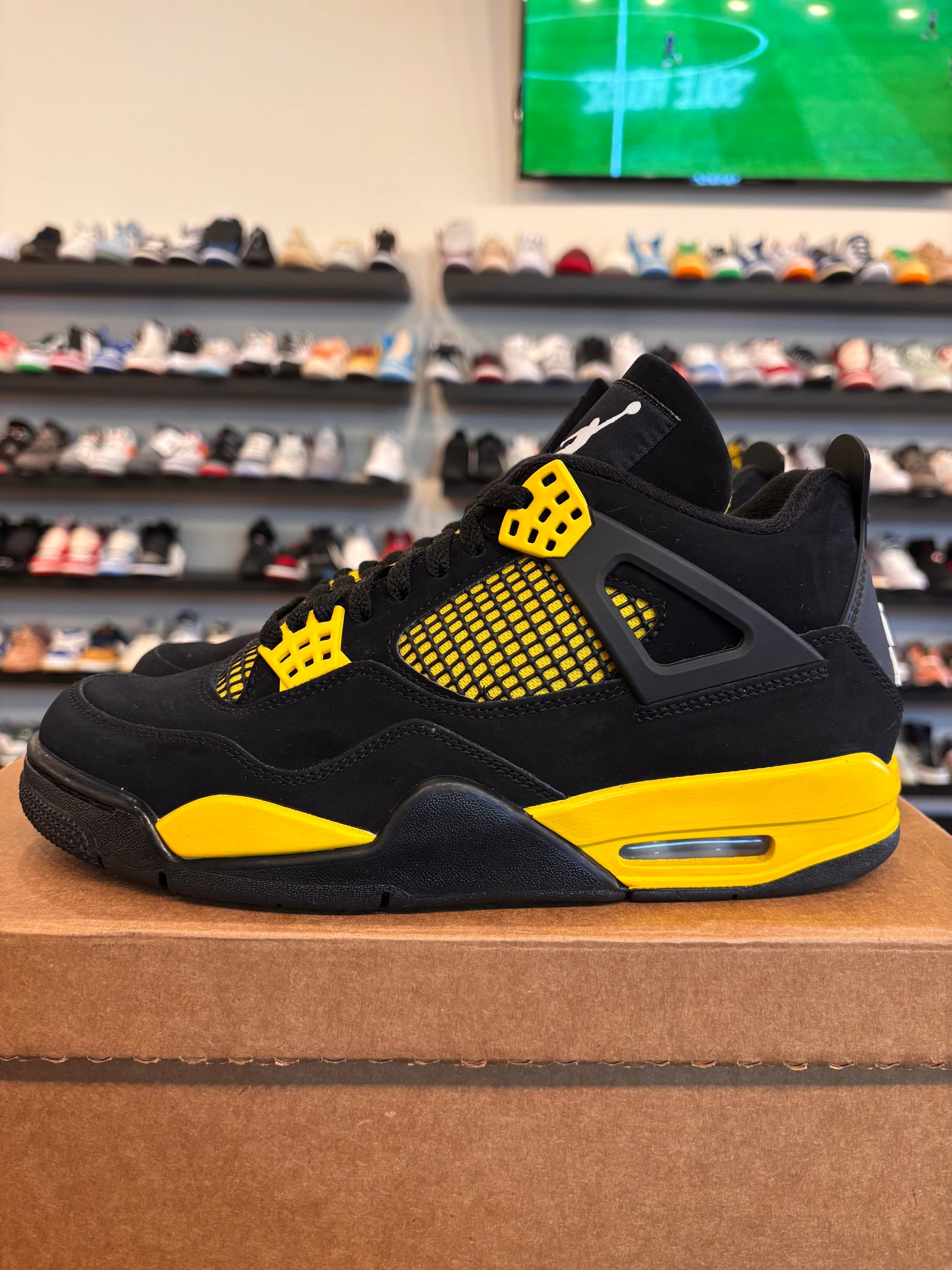 Jordan 4 Yellow Thunder Size 8.5 Pre-Owned (No Box)