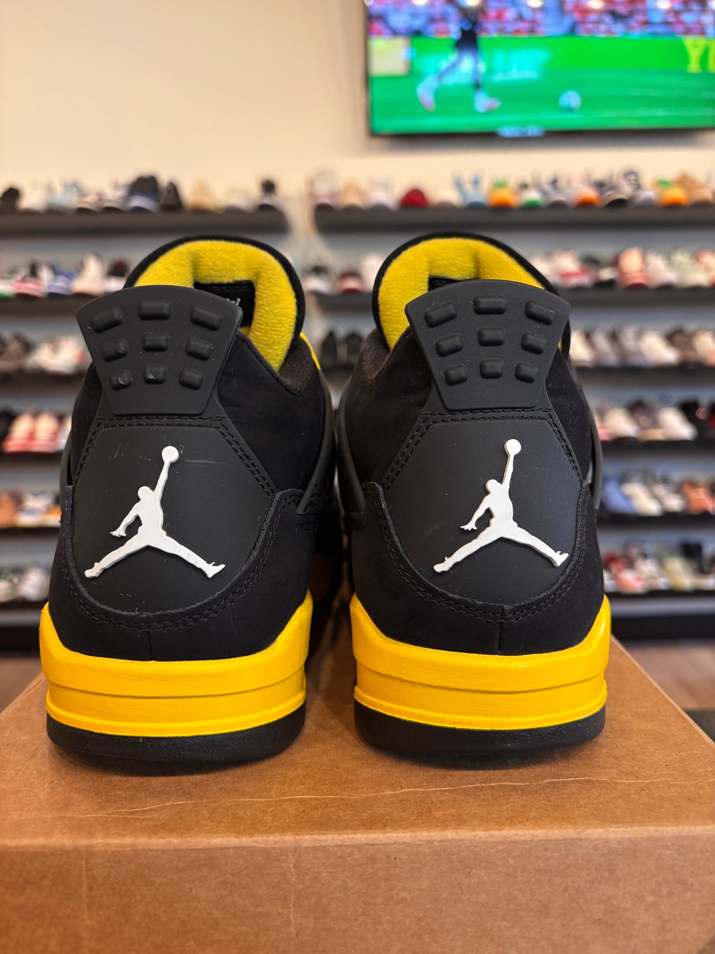 Jordan 4 Yellow Thunder Size 8.5 Pre-Owned (No Box)