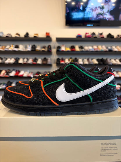 Nike SB Dunk Low Bronx Size 8.5 Pre-Owned